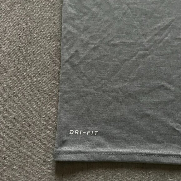 Nike Swim Dri-Fit Shirt UPF 40+ Men Small Gray Training Sports NESSA586-001 - Picture 3 of 6
